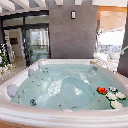Sunset Waves Benidorm Julieta Vistas Al Mar Premium 200 Mt2 Con Jacuzzi En Terraza Apartamento Exterior foto