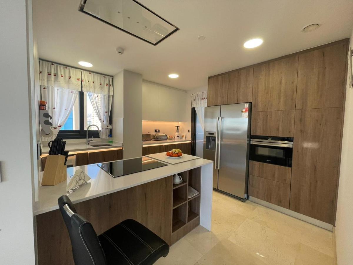 Sunset Waves Benidorm Julieta Vistas Al Mar Premium 200 Mt2 Con Jacuzzi En Terraza Apartamento Exterior foto