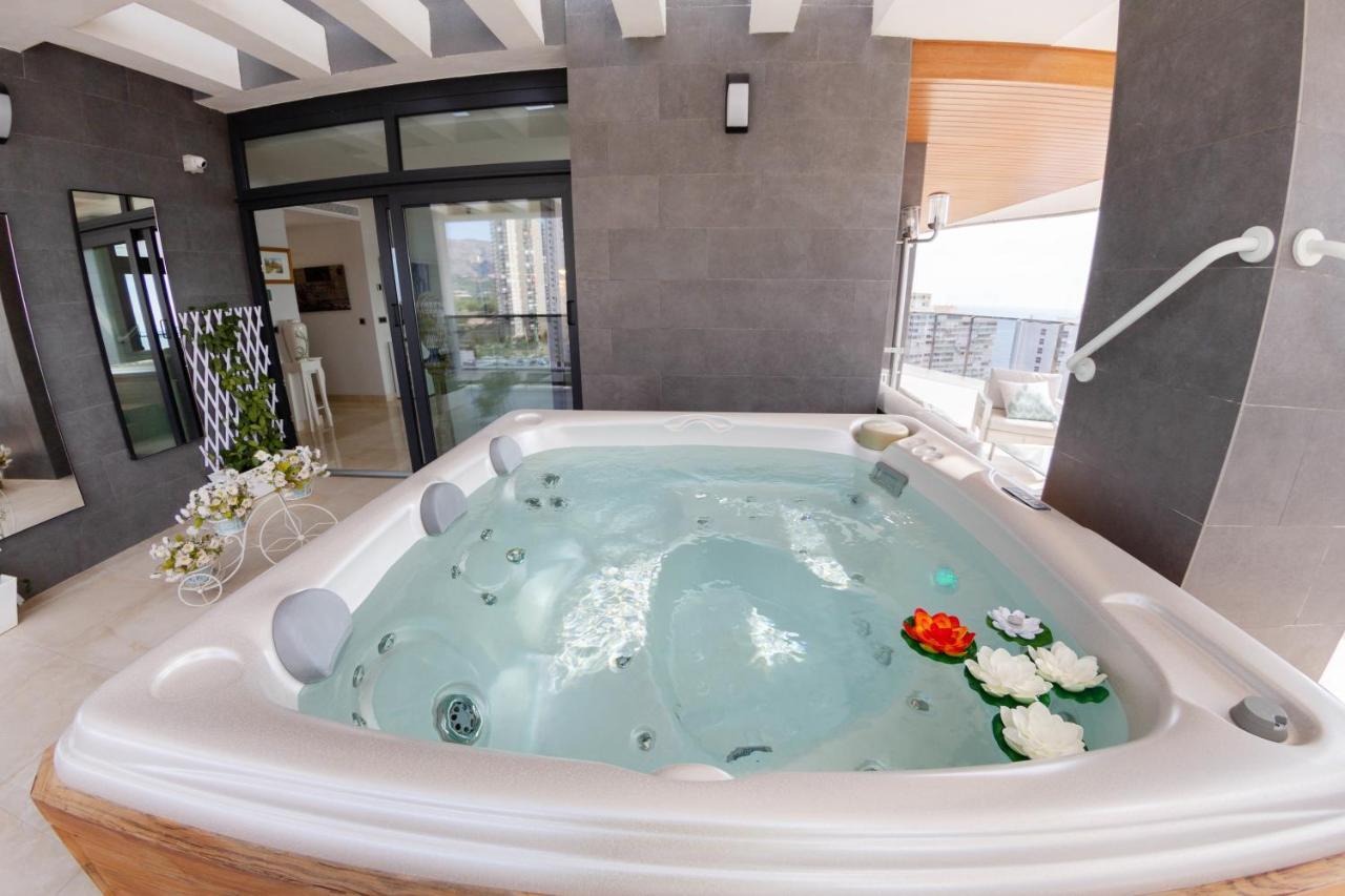 Sunset Waves Benidorm Julieta Vistas Al Mar Premium 200 Mt2 Con Jacuzzi En Terraza Apartamento Exterior foto