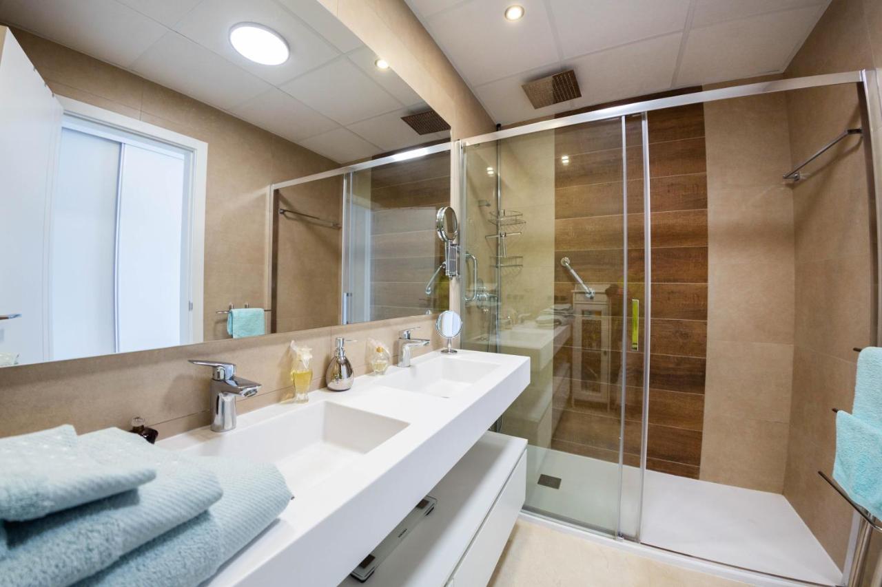 Sunset Waves Benidorm Julieta Vistas Al Mar Premium 200 Mt2 Con Jacuzzi En Terraza Apartamento Exterior foto