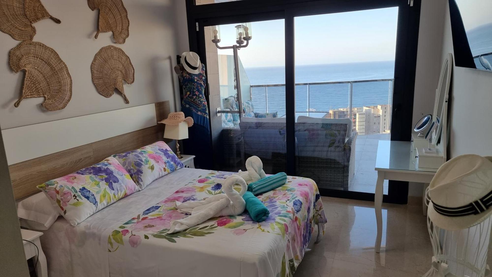 Sunset Waves Benidorm Julieta Vistas Al Mar Premium 200 Mt2 Con Jacuzzi En Terraza Apartamento Exterior foto